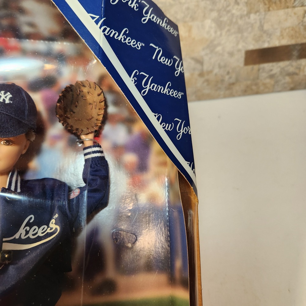 Mattel New York Yankees Barbie Collectibles 1999 MLB Edition Doll 23881 NEW - Picture 4 of 10
